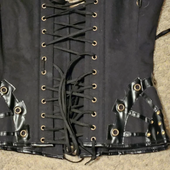 Chic Black and Brass Tone Women's Corset Top Steampunk - Picture 5 of 7